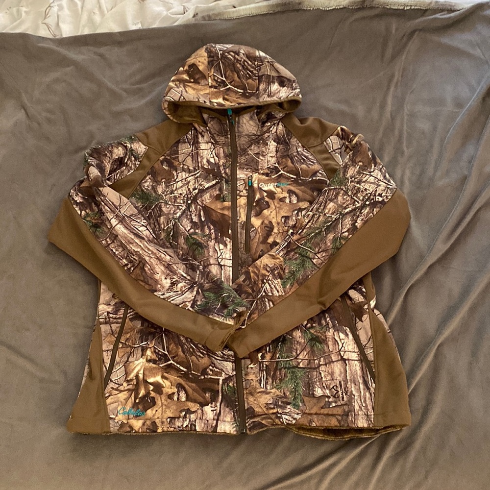 Cabela’s Outfit Her Camo jacket XL